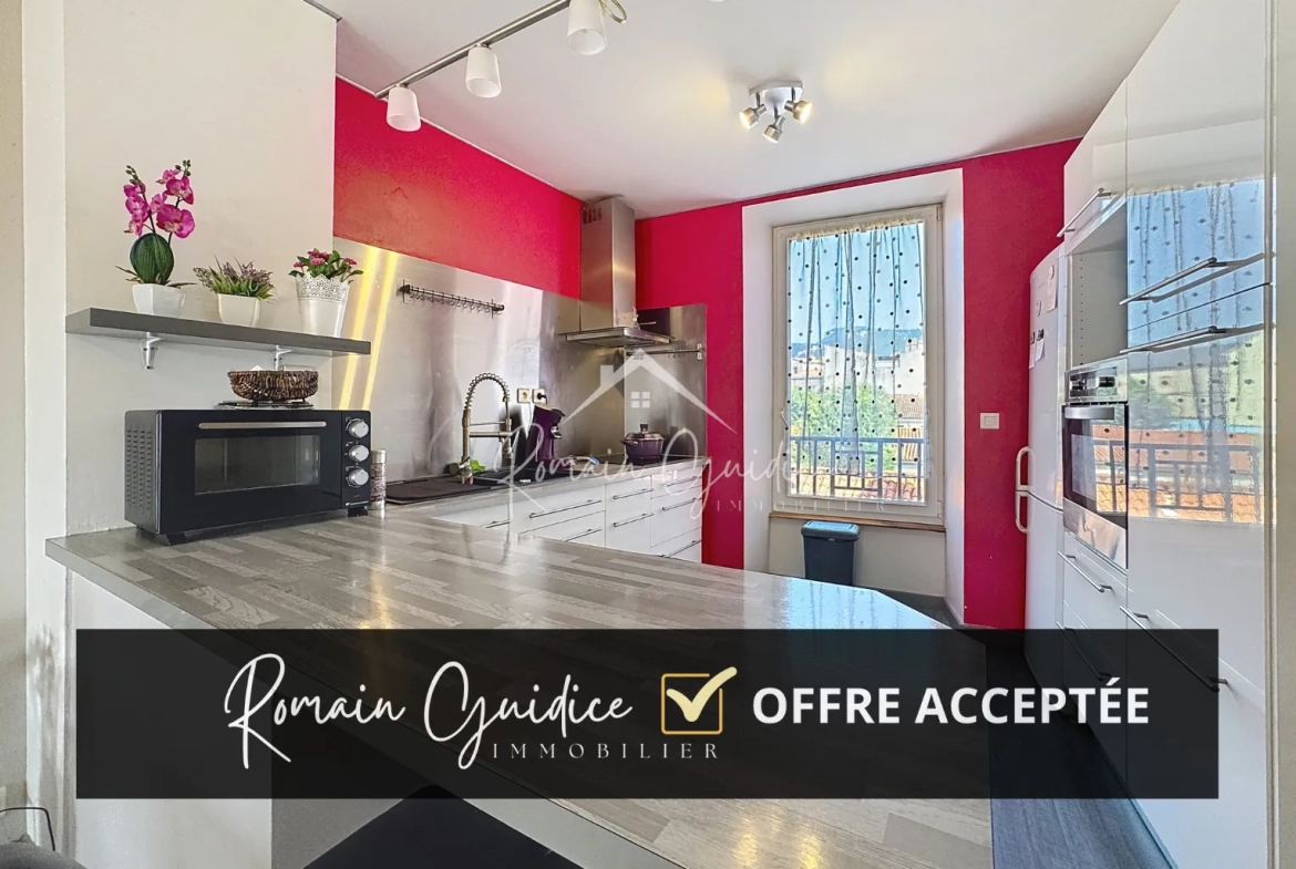 Appartement F3 de 72 m² à Millau avec balcon et caves 