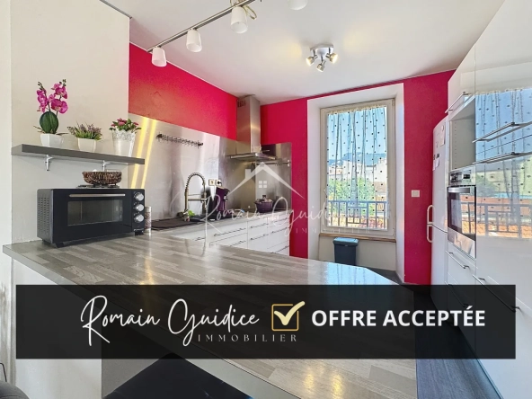Appartement F3 de 72 m² à Millau avec balcon et caves
