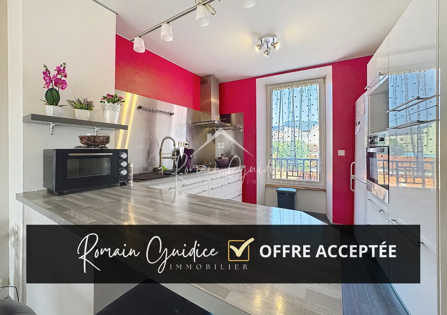 Appartement F3 de 72 m² à Millau avec balcon et caves 