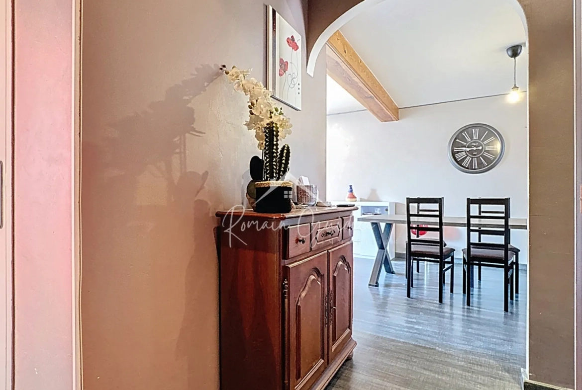 Appartement F3 lumineux de 72 m² à Millau avec balcon et caves 