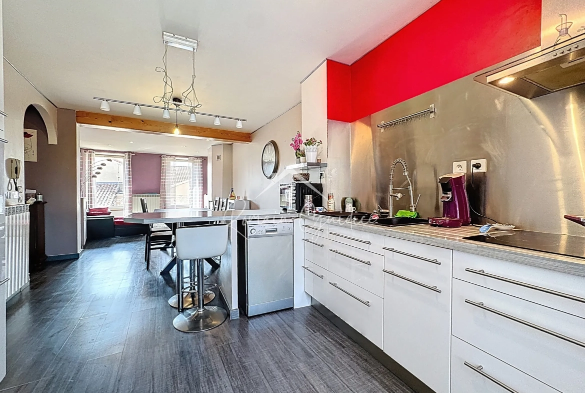 Appartement F3 lumineux de 72 m² à Millau avec balcon et caves 