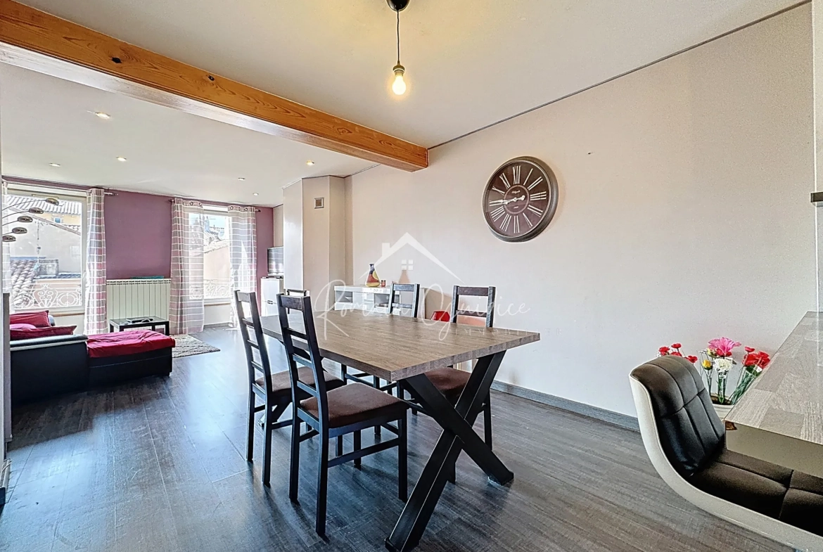 Appartement F3 lumineux de 72 m² à Millau avec balcon et caves 