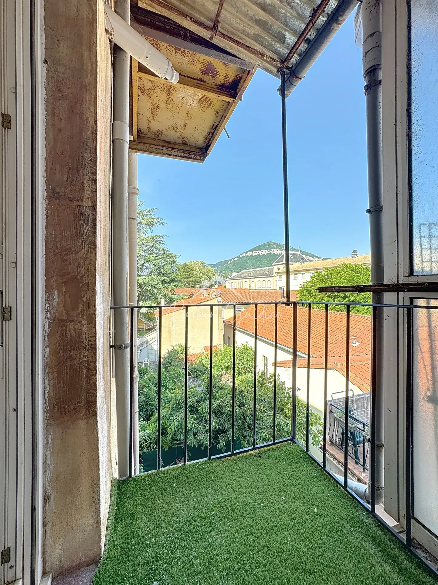 Appartement F3 lumineux de 72 m² à Millau avec balcon et caves 