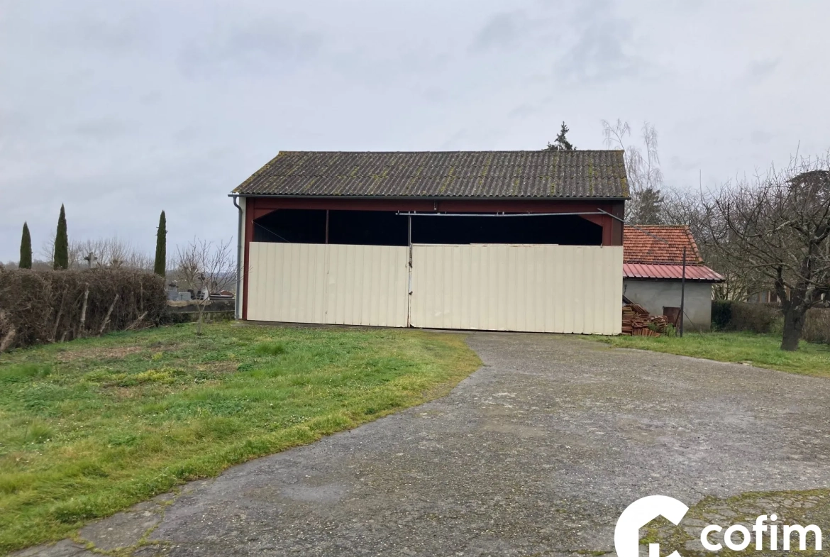 Entrepôt à vendre à Garlin avec potentiel de transformation en habitation 