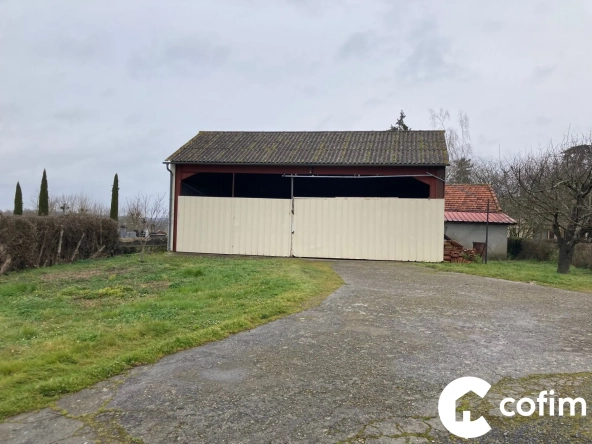 Entrepôt à vendre à Garlin avec potentiel de transformation en habitation