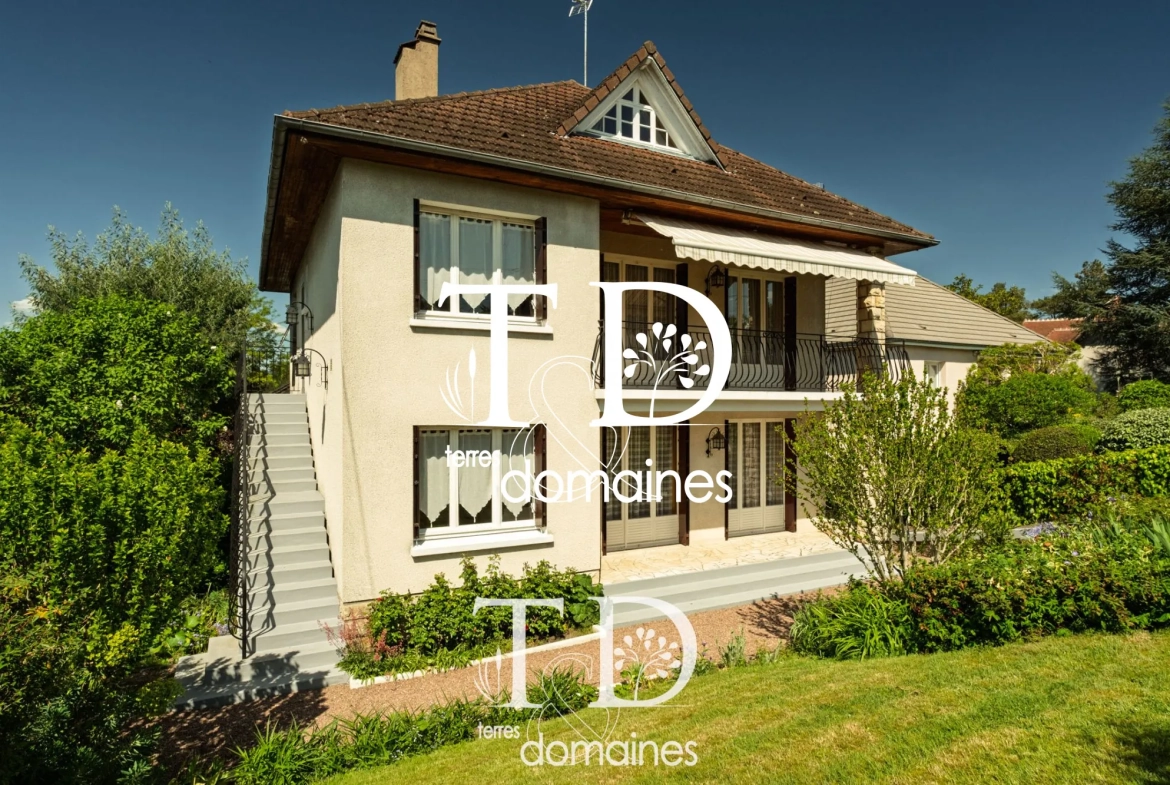 Maison à vendre à Cosne-Cours-sur-Loire avec 150 m², 2 logements et terrasse 