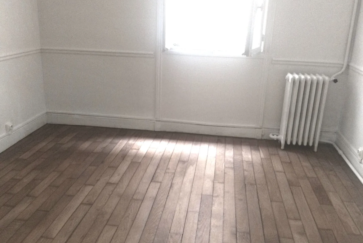 Appartement T2 de 33,83 m² à Paris 12ème, idéal pour profession libérale 