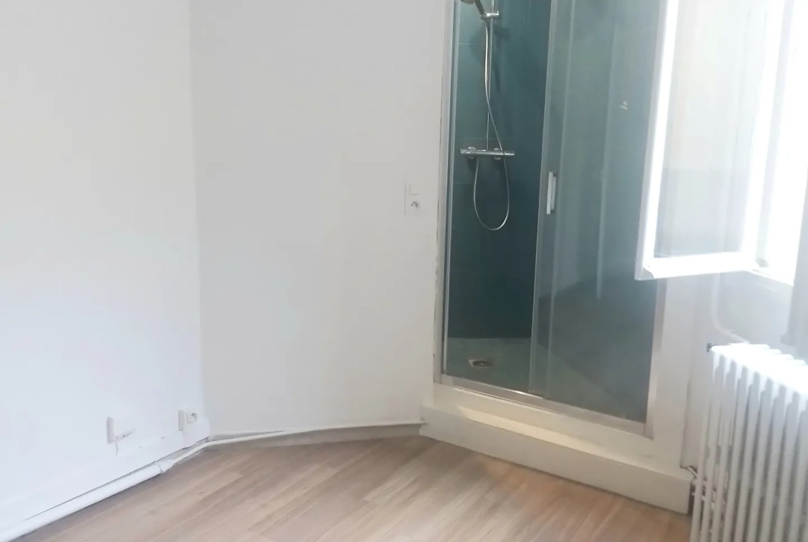 Appartement T2 de 33,83 m² à Paris 12ème, idéal pour profession libérale 