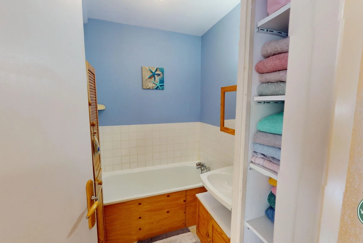 Maison familiale à Cuverville, 2 chambres, garage et jardin au sud 