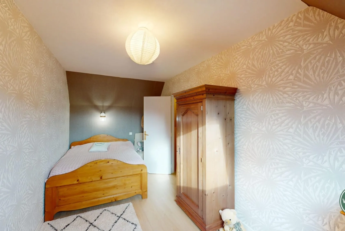 Maison familiale à Cuverville, 2 chambres, garage et jardin au sud 