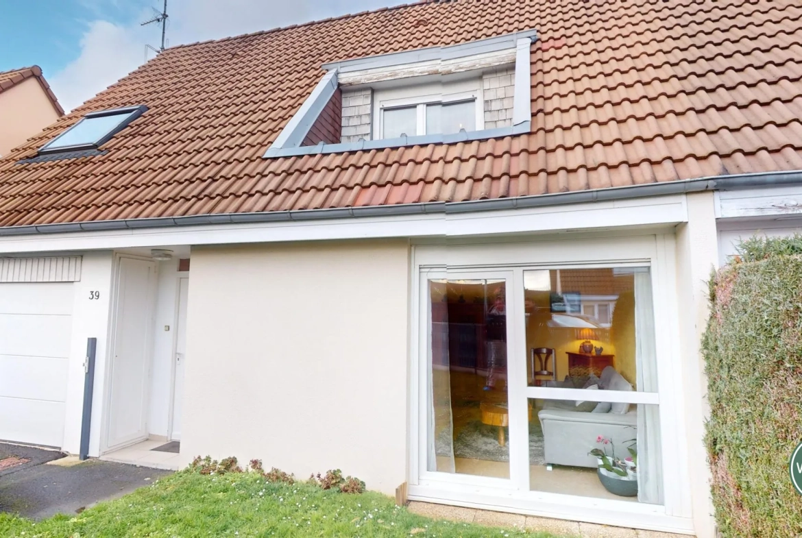 Maison familiale à Cuverville, 2 chambres, garage et jardin au sud 