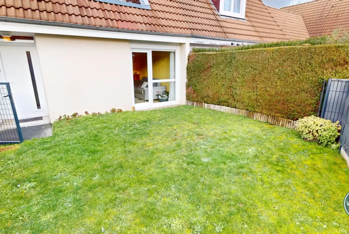 Maison familiale à Cuverville, 2 chambres, garage et jardin au sud 