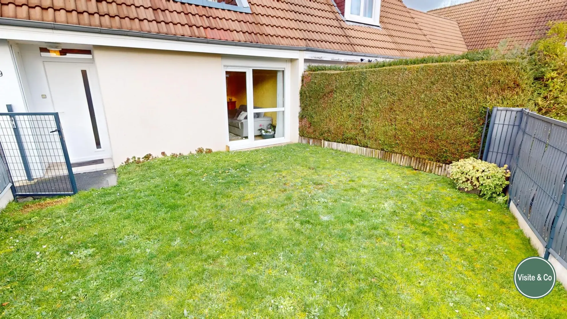 Maison familiale à Cuverville, 2 chambres, garage et jardin au sud 