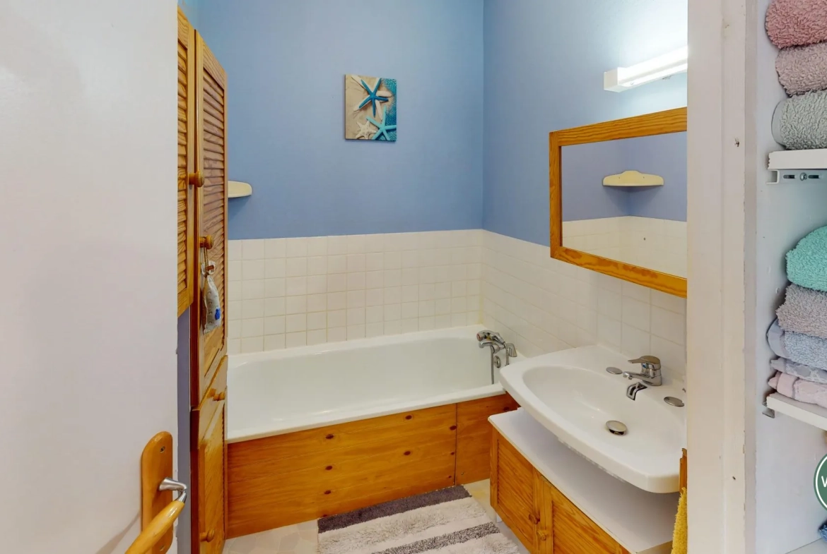 Maison familiale à Cuverville, 2 chambres, garage et jardin au sud 