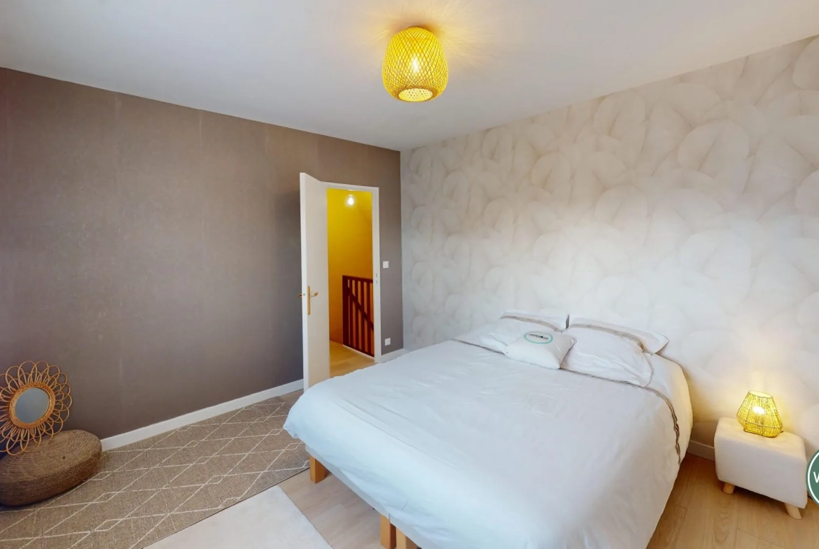 Maison familiale à Cuverville, 2 chambres, garage et jardin au sud 