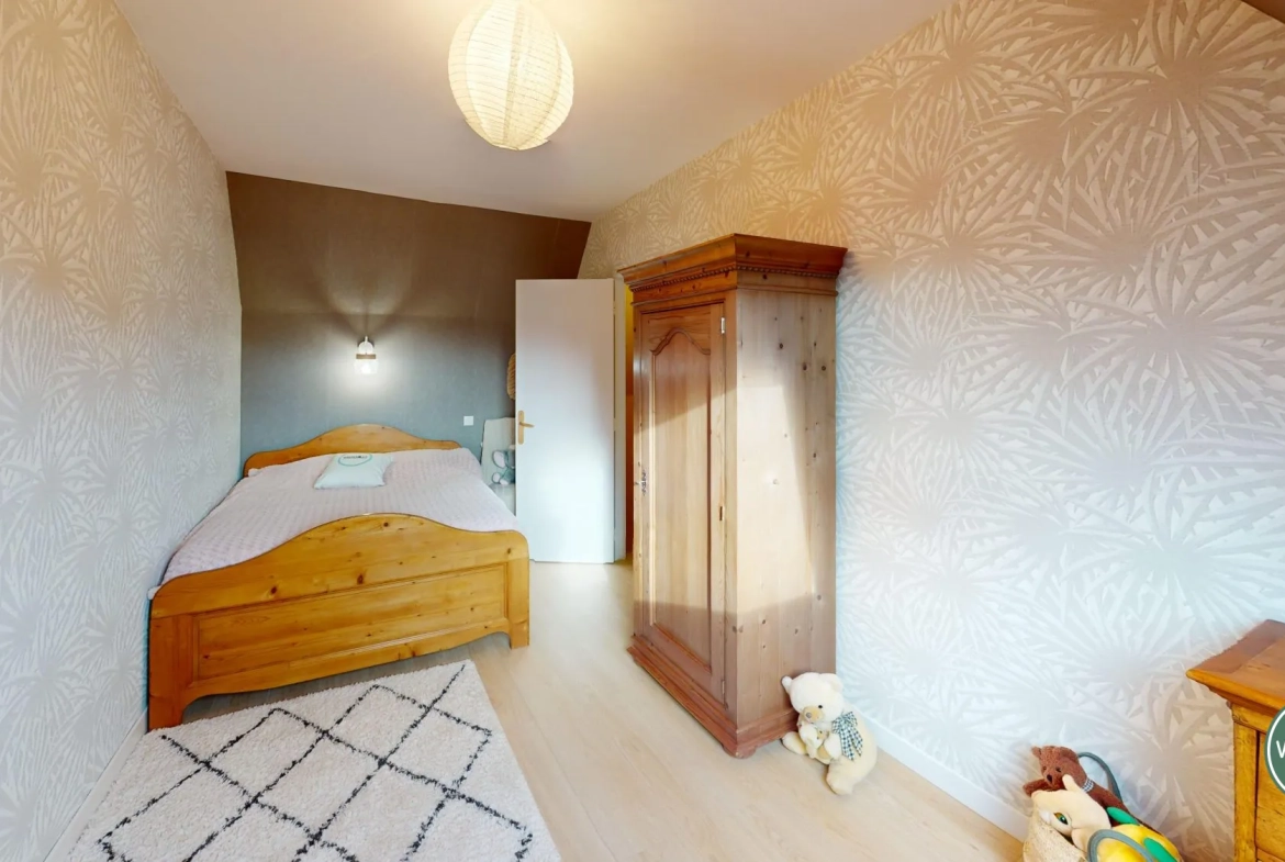 Maison familiale à Cuverville, 2 chambres, garage et jardin au sud 