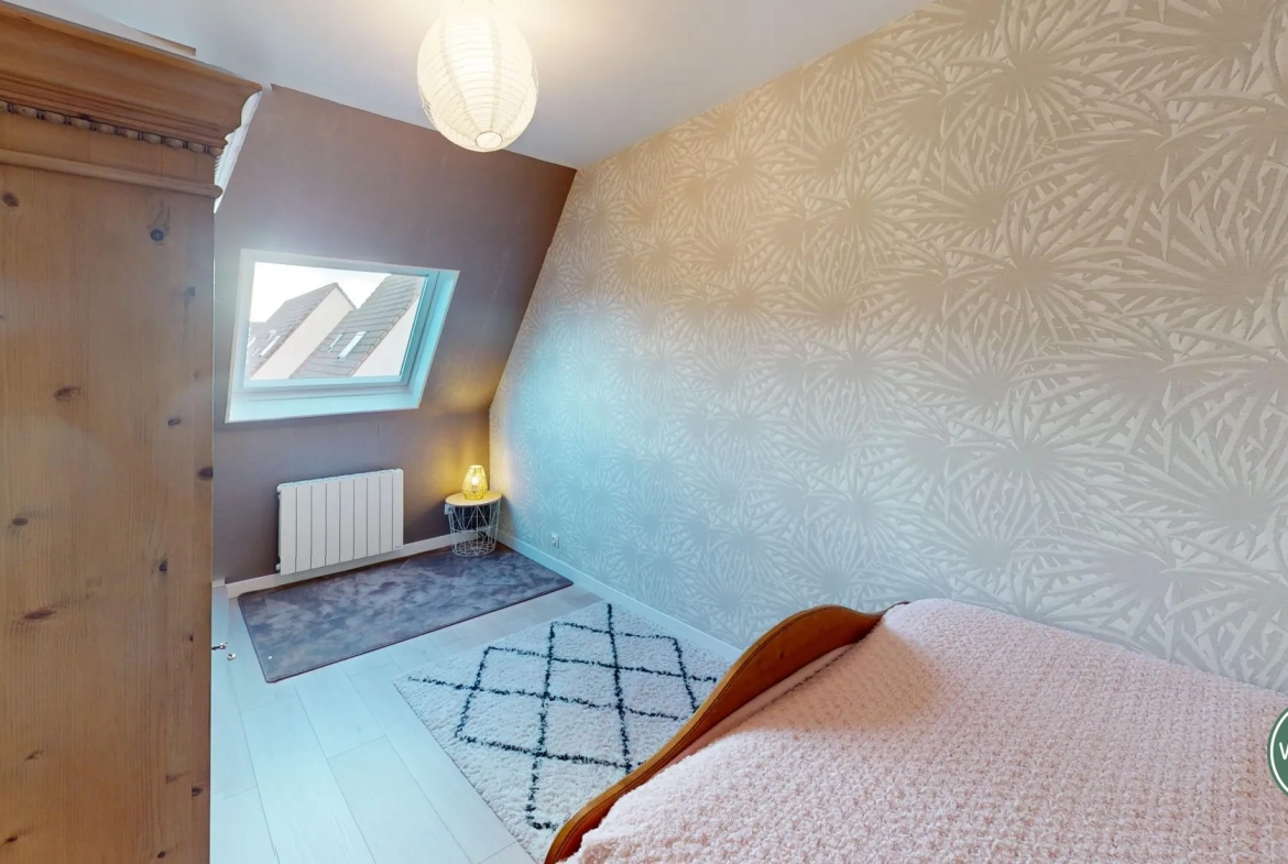 Maison familiale à Cuverville, 2 chambres, garage et jardin au sud 