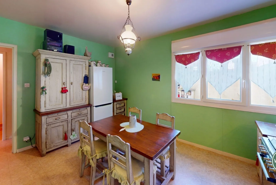 Maison familiale à Cuverville, 2 chambres, garage et jardin au sud 