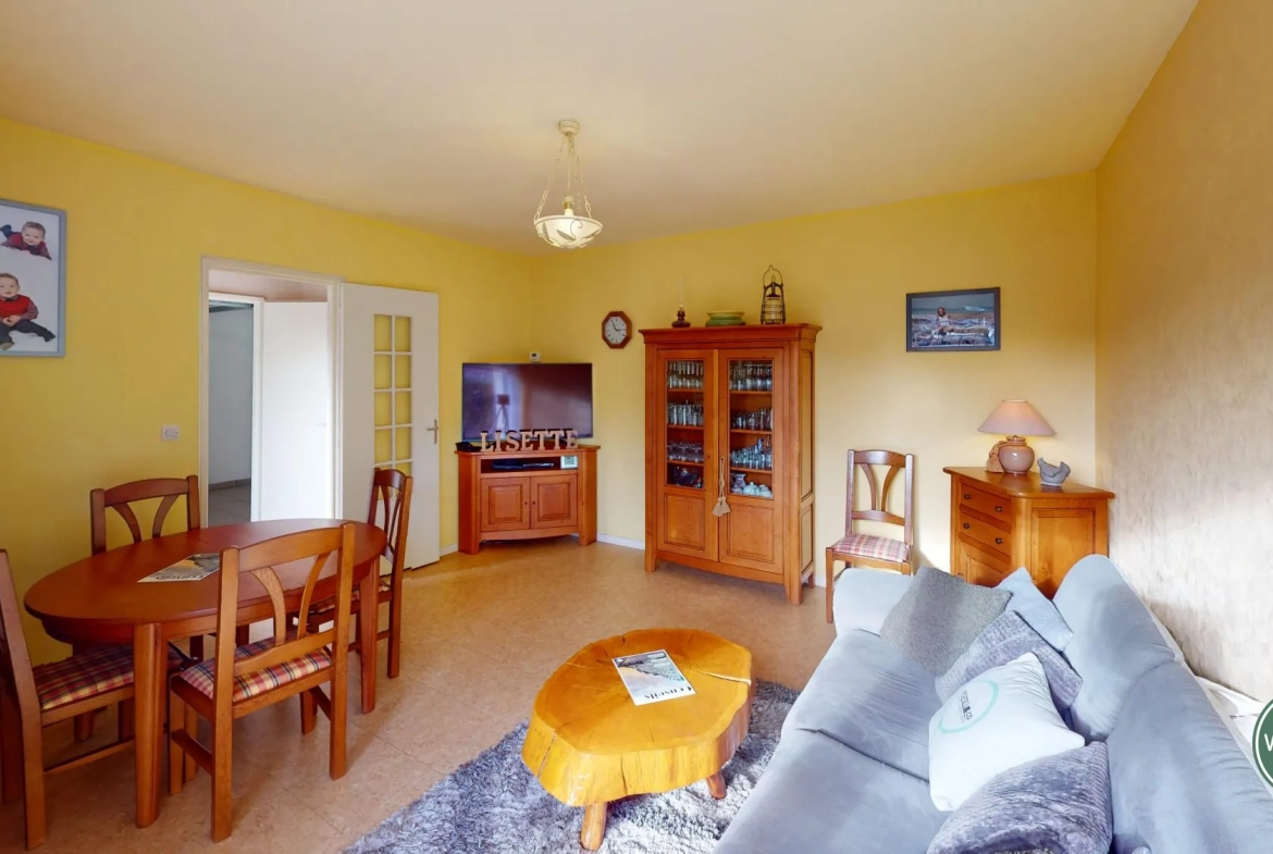 Maison familiale à Cuverville, 2 chambres, garage et jardin au sud 