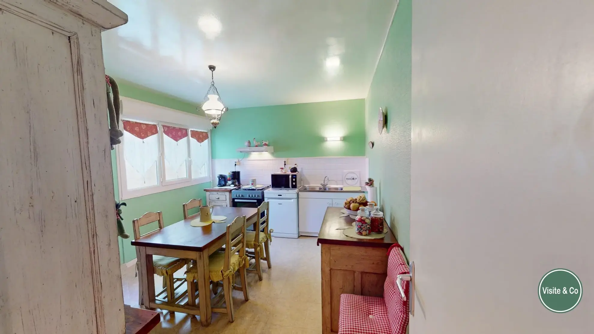 Maison familiale à Cuverville, 2 chambres, garage et jardin au sud 