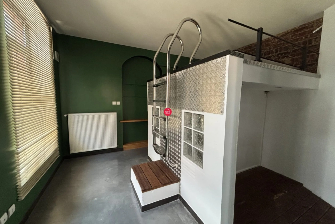 Loft industriel de 66 m² avec 2 chambres, rénové dans une ancienne usine à Roubaix 