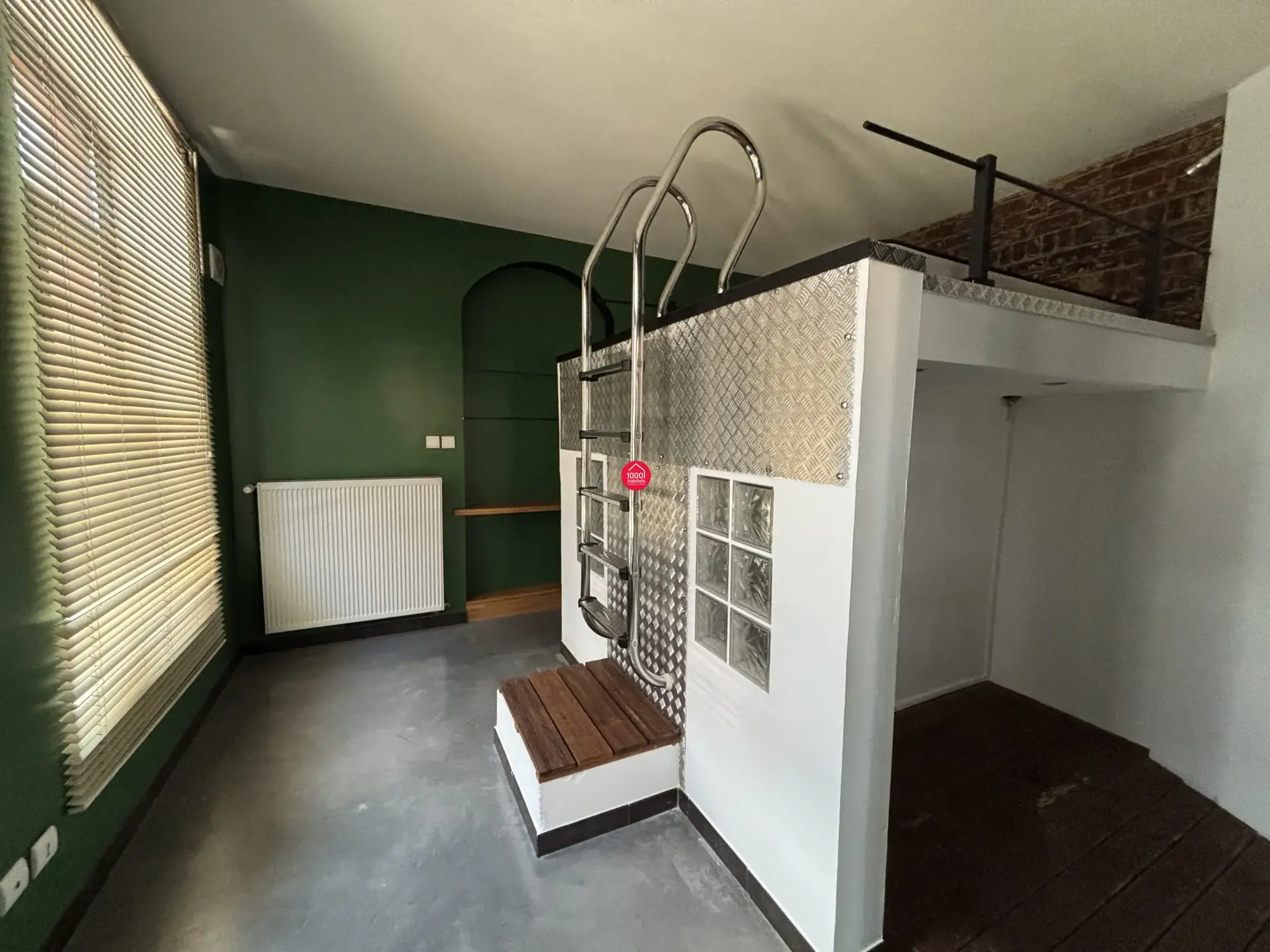 Loft industriel de 66 m² avec 2 chambres, rénové dans une ancienne usine à Roubaix 