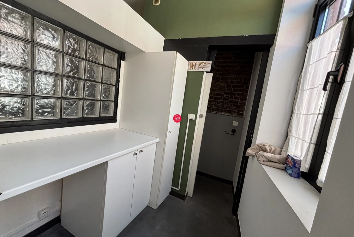 Loft industriel de 66 m² avec 2 chambres, rénové dans une ancienne usine à Roubaix 