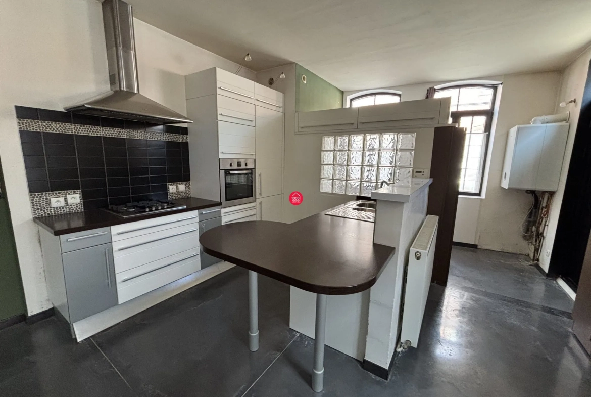 Loft industriel de 66 m² avec 2 chambres, rénové dans une ancienne usine à Roubaix 