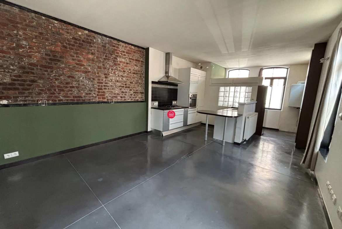 Loft industriel de 66 m² avec 2 chambres, rénové dans une ancienne usine à Roubaix 