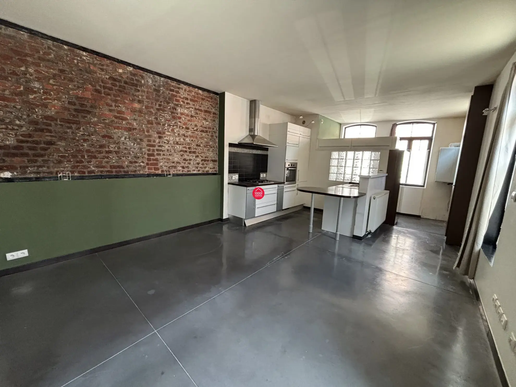 Loft industriel de 66 m² avec 2 chambres, rénové dans une ancienne usine à Roubaix 