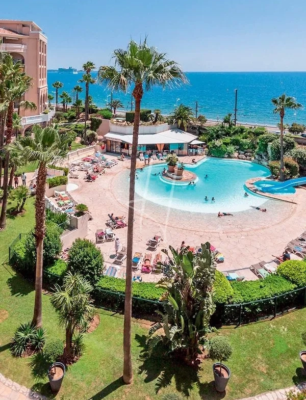 Magnifique appartement 2 pièces face mer à Cannes La Bocca 