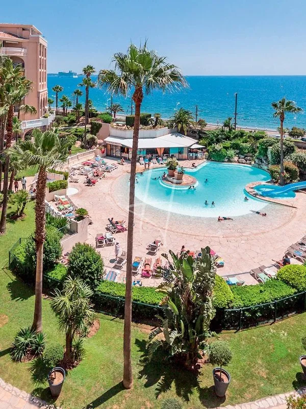 Magnifique appartement 2 pièces face mer à Cannes La Bocca 