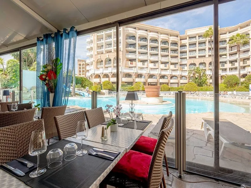 Magnifique appartement 2 pièces face mer à Cannes La Bocca 