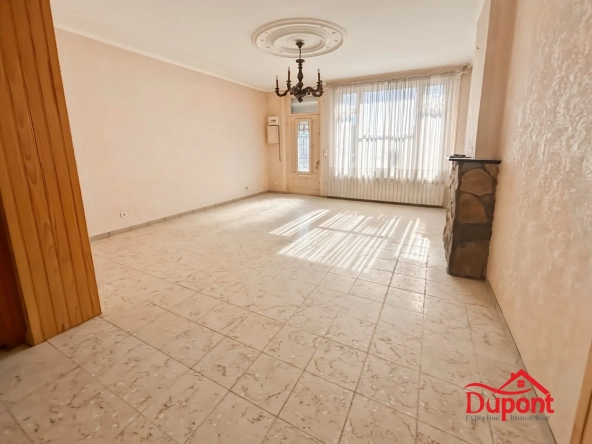 Maison semi-individuelle à Haveluy avec grand jardin et potentiel de rénovation