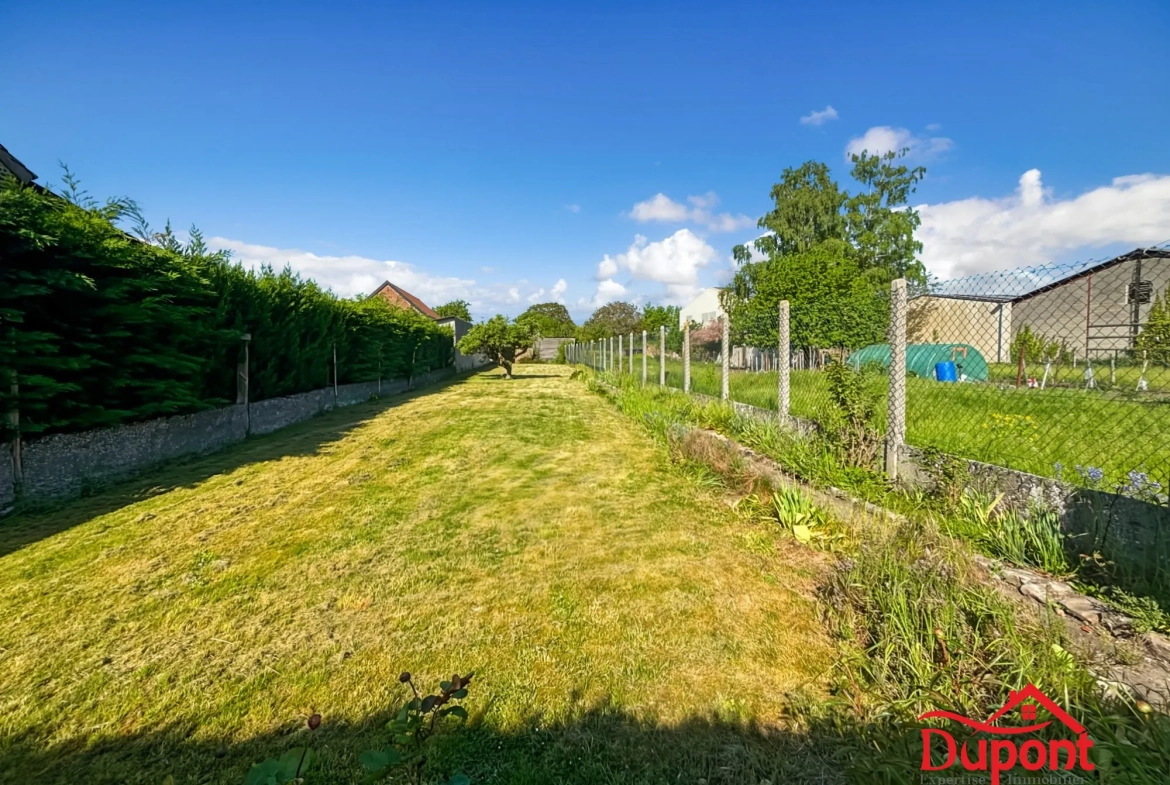 Maison semi-individuelle à Haveluy avec grand jardin et potentiel de rénovation 