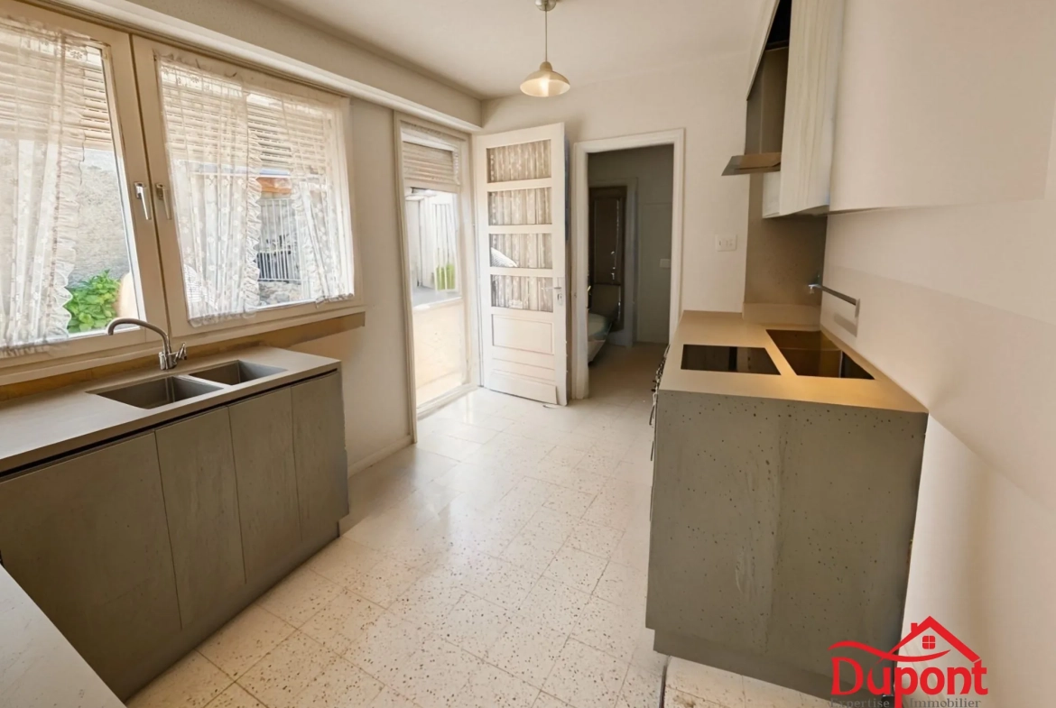 Maison semi-individuelle à Haveluy avec grand jardin et potentiel de rénovation 