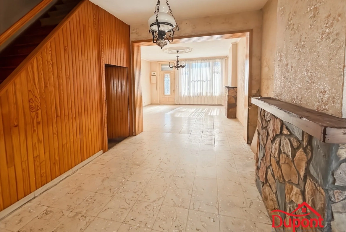 Maison semi-individuelle à Haveluy avec grand jardin et potentiel de rénovation 