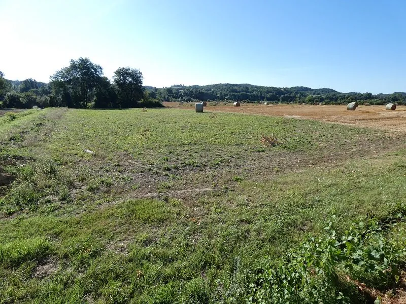 Terrain constructible de 2900 m² avec vue sur les Pyrénées à Sansan 