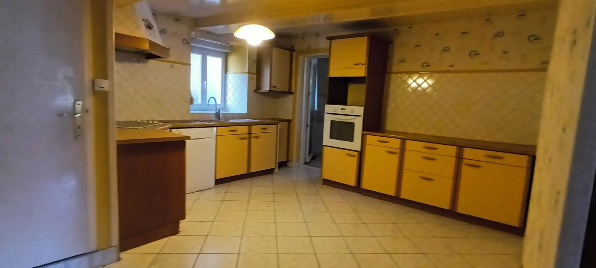 Maison à vendre à Thin-le-Moutier avec 3 chambres, garage et grenier aménageable 