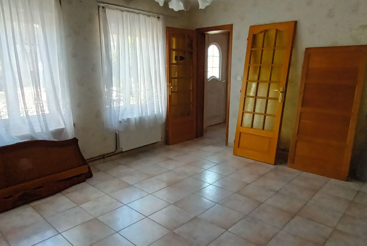 Maison à vendre à Thin-le-Moutier avec 3 chambres, garage et grenier aménageable 