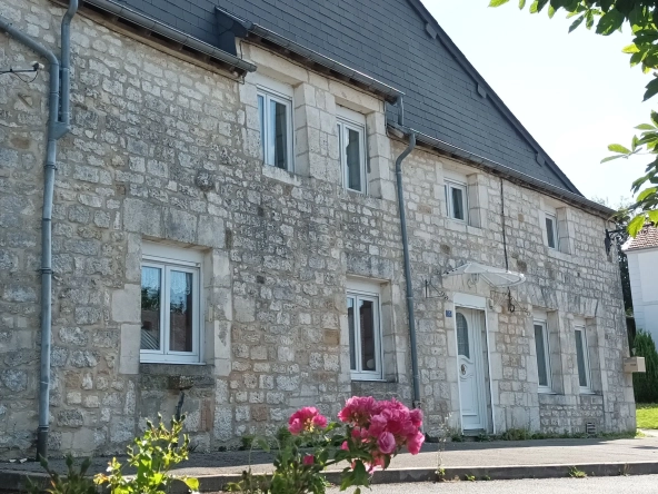 Maison à vendre à Thin-le-Moutier avec 3 chambres, garage et grenier aménageable