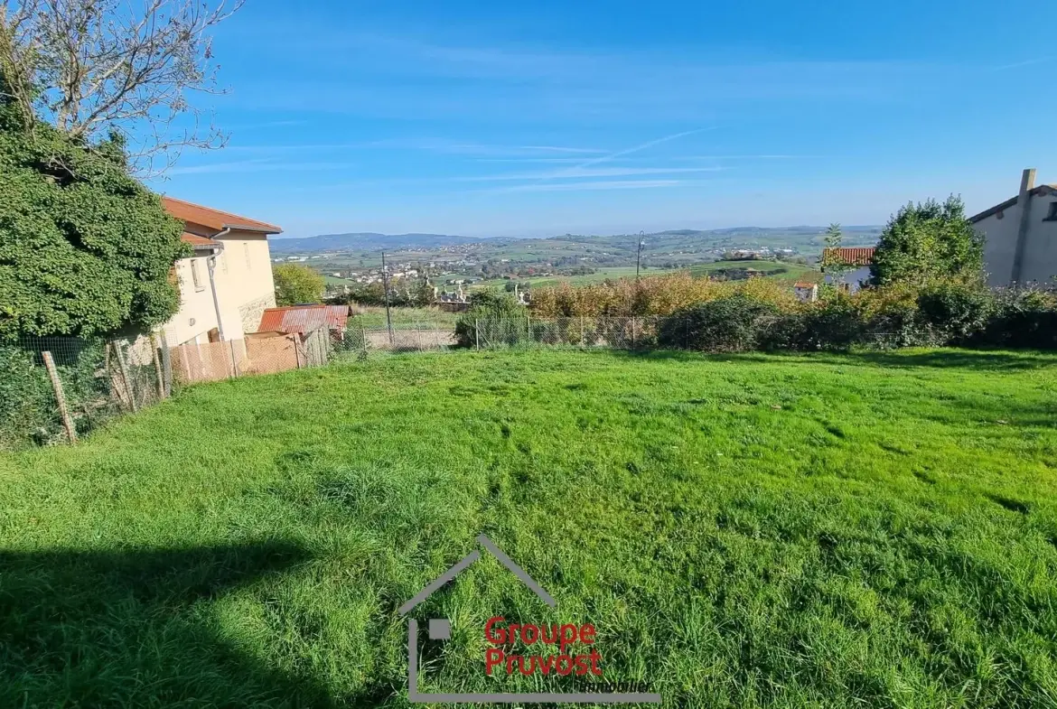 Terrain constructible de 586 m² à Saint Romain de Popey avec vue panoramique 