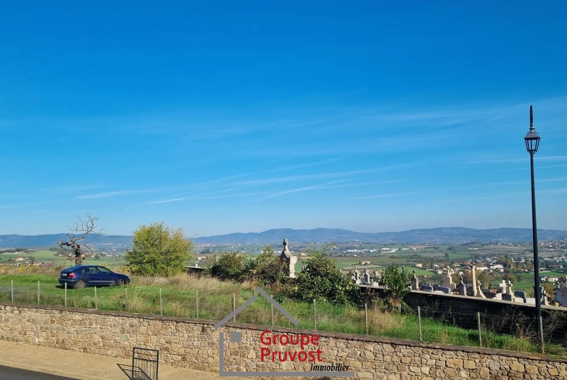 Terrain constructible de 586 m² à Saint Romain de Popey avec vue panoramique 