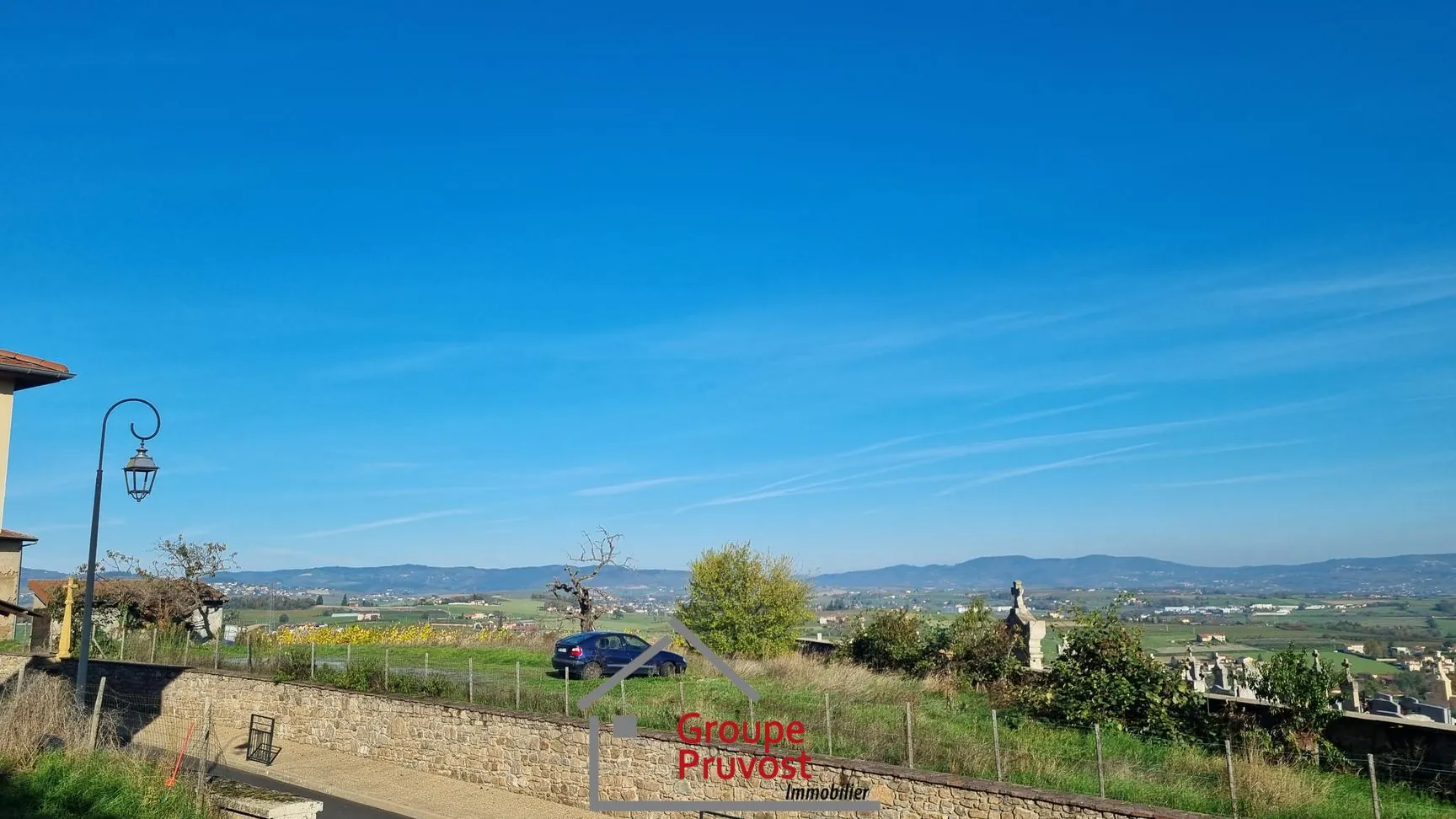Terrain constructible de 586 m² à Saint Romain de Popey avec vue panoramique 