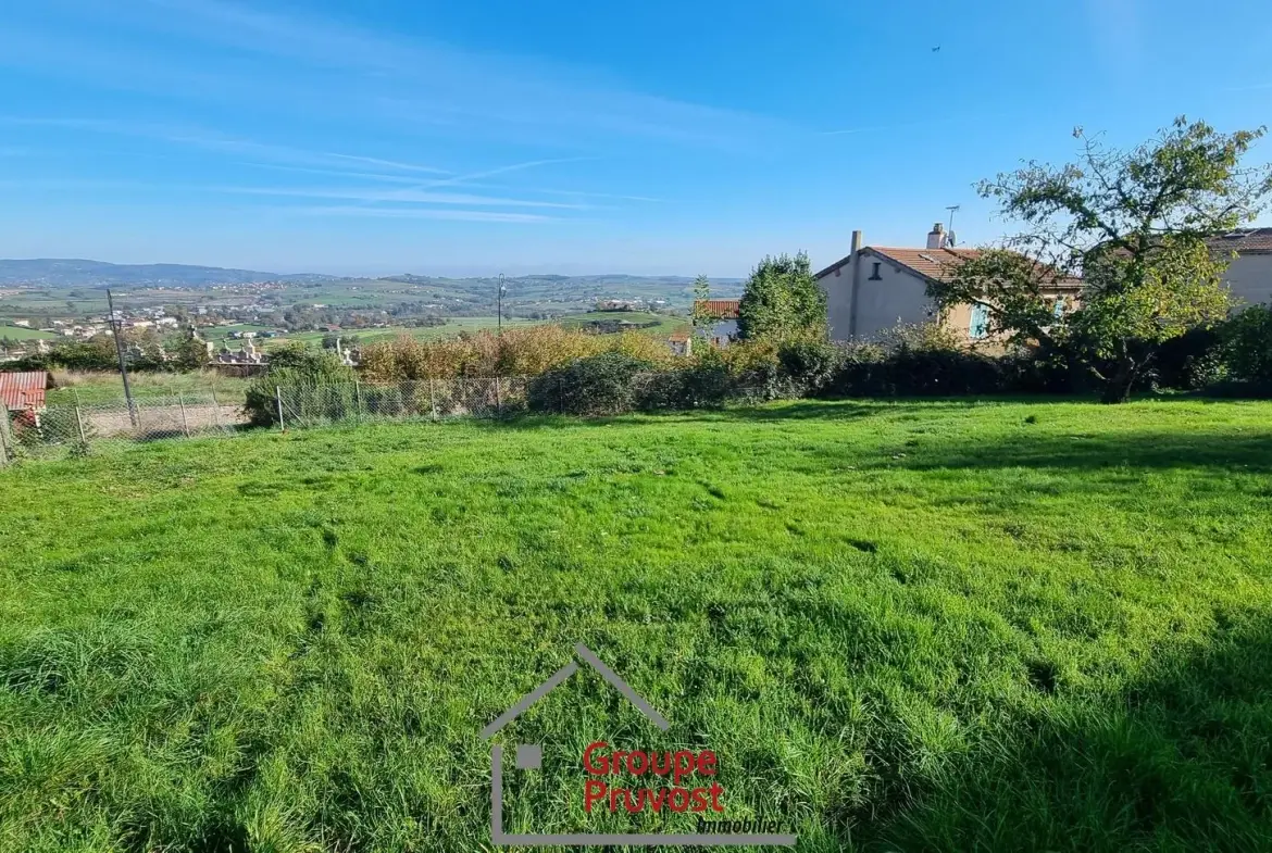 Terrain constructible de 586 m² à Saint Romain de Popey avec vue panoramique 