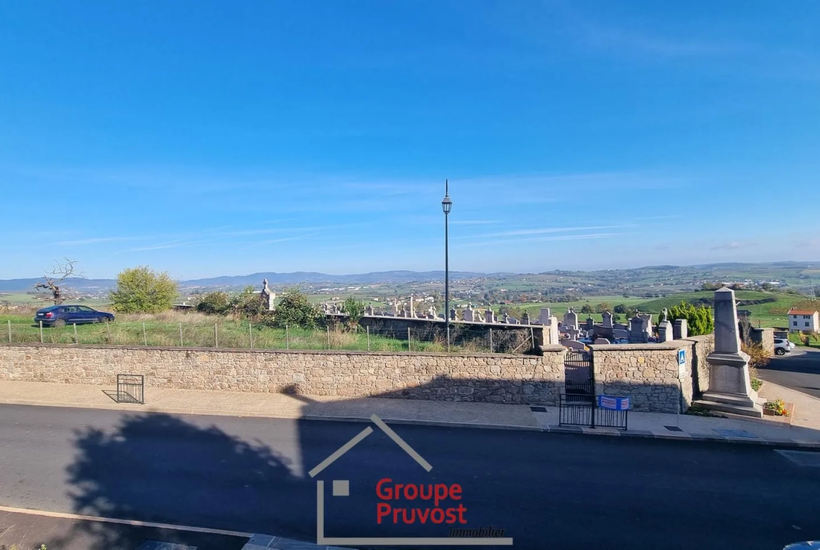 Terrain constructible de 586 m² à Saint Romain de Popey avec vue panoramique 