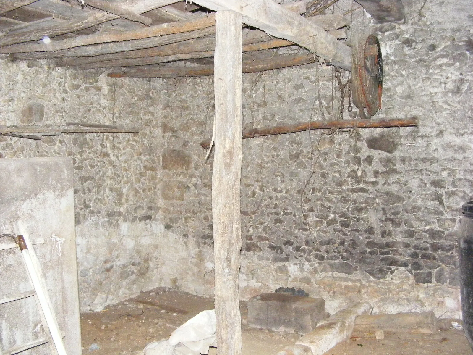 Ensemble immobilier à rénover sur terrain boisé de 8 717 m² à Valençay 