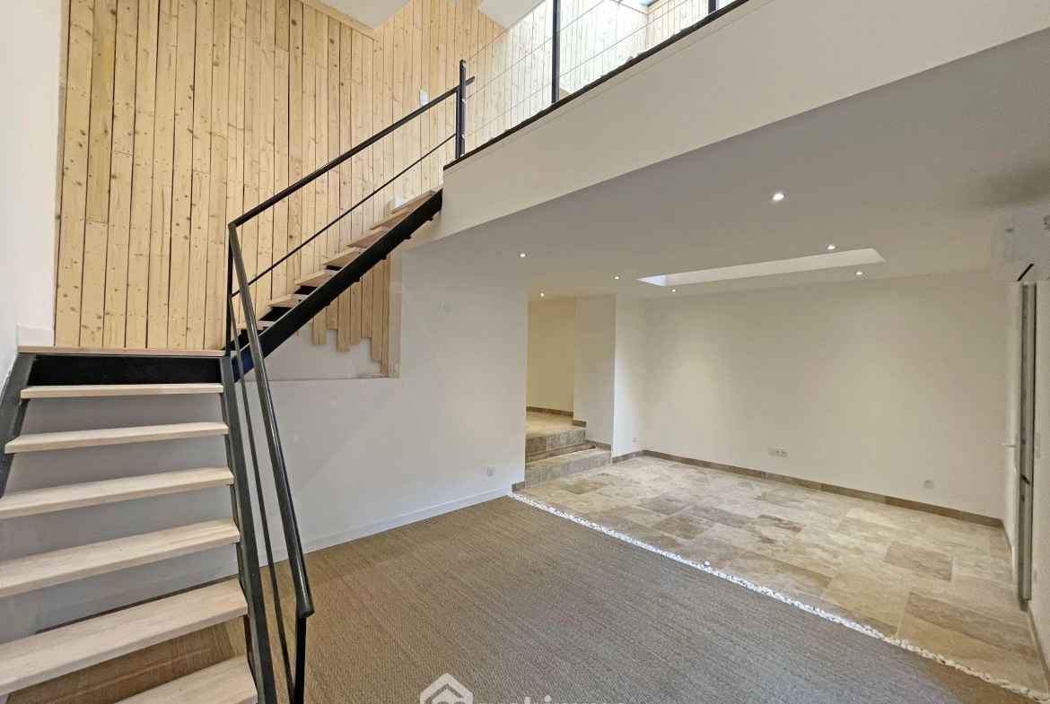 Appartement en triplex de 104 m² à Vendre à L'Isle-sur-la-Sorgue - Rénové et lumineux 