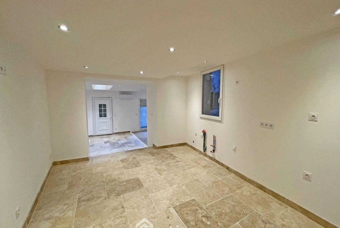 Appartement en triplex de 104 m² à Vendre à L'Isle-sur-la-Sorgue - Rénové et lumineux 