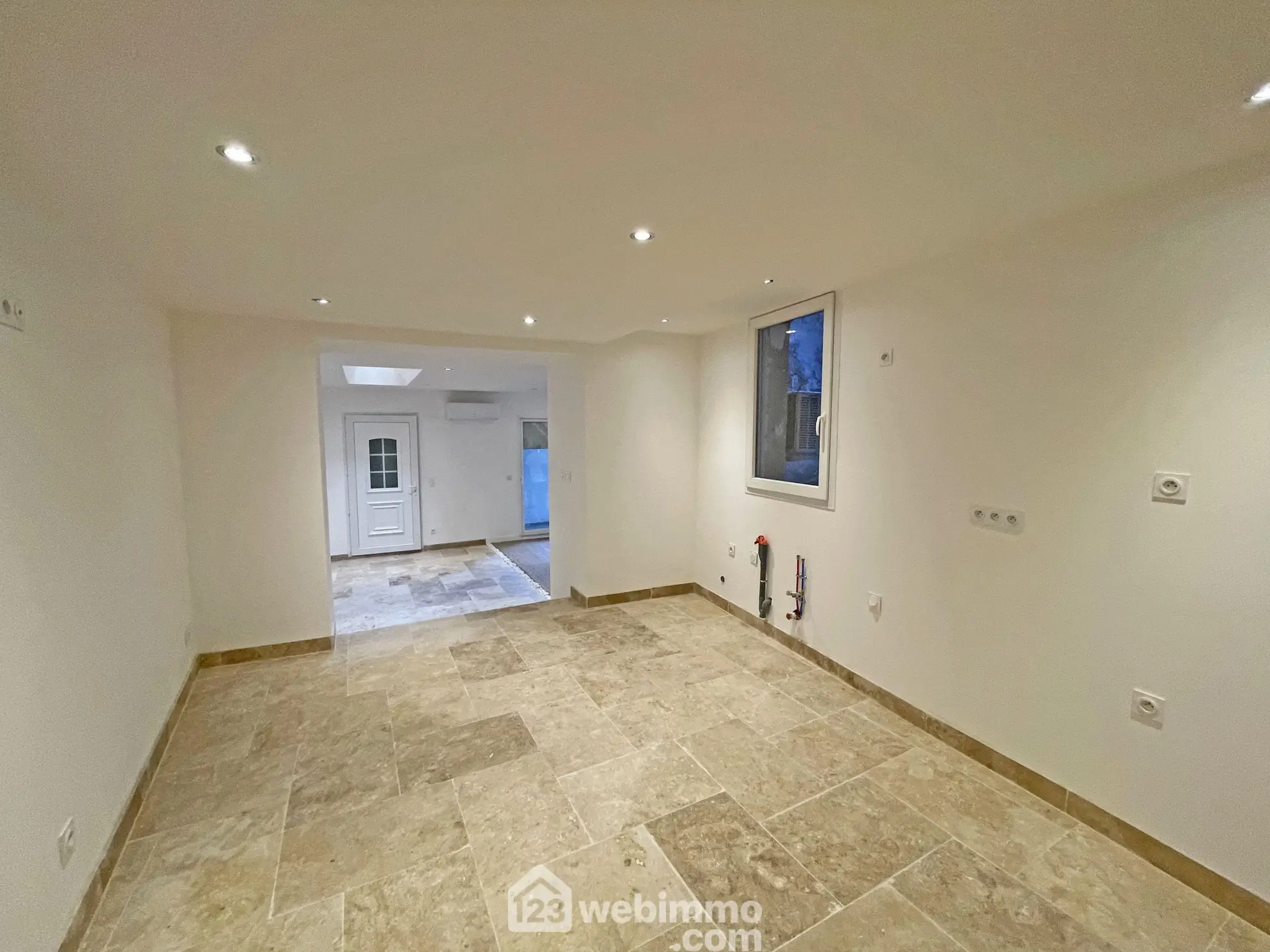 Appartement en triplex de 104 m² à Vendre à L'Isle-sur-la-Sorgue - Rénové et lumineux 